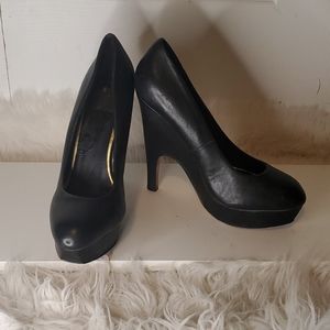 Unique heeled pumps